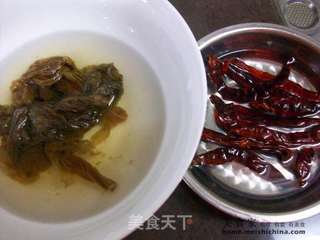 家常菜肴@@梅菜辣子鸡的做法步骤:2
