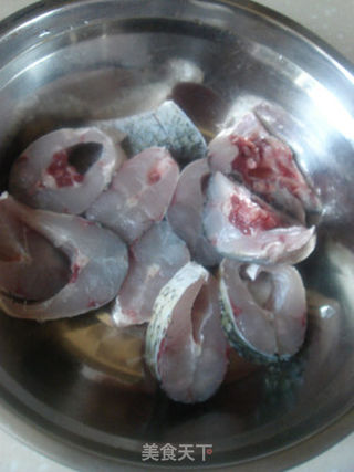 特简单特美味的菜——砂锅焖烤鱼的做法步骤:2