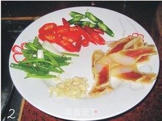 腊肉炒手撕包菜的做法步骤:2