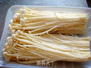 蒜香金针菇五花肉卷的做法步骤：1