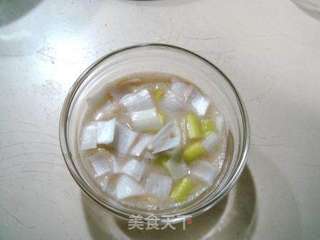 春季养生菜“桃仁炒虾球”的做法步骤：7