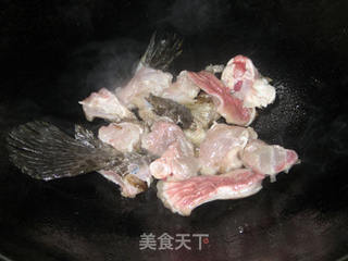 姜葱焖石斑鱼鸡的做法步骤:4