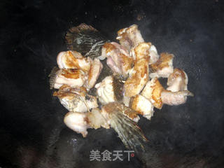 姜葱焖石斑鱼鸡的做法步骤:5