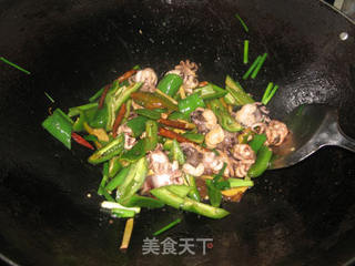 蚝油尖椒炒章鱼仔的做法步骤:7