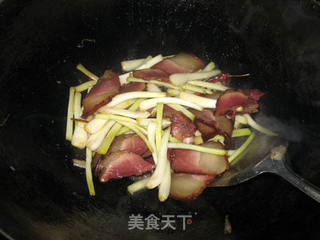 荞头炒湘腊肉的做法步骤:7