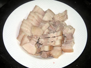 简单的蒜苗红烧肉的做法步骤:3