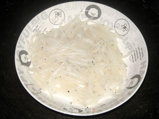 银鱼蒸蛋的做法步骤：1