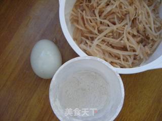 百样搭配的小菜-----鸭蛋咸菜饼的做法步骤：1