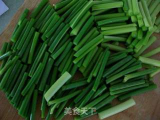 里脊肉炒蒜薹的做法步骤:3