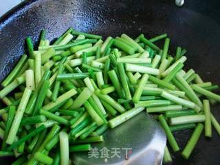 里脊肉炒蒜薹的做法步骤:5