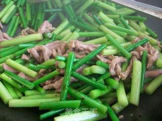 里脊肉炒蒜薹的做法步骤:6