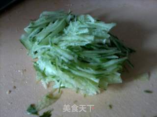 蒜香炸酱面的做法步骤:2