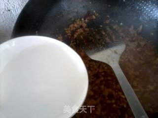 蒜香炸酱面的做法步骤:8