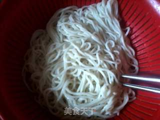 蒜香炸酱面的做法步骤:11