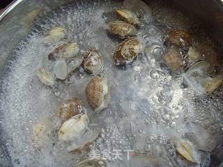宝宝营养餐:花蛤蒸蛋的做法步骤:3