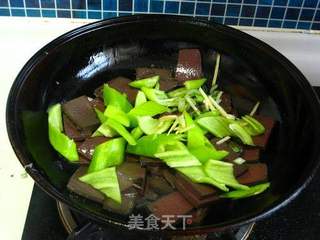 辣椒炒羊血的做法步骤:5