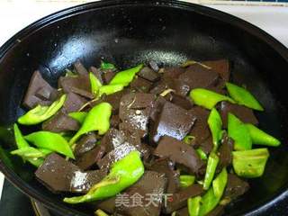 辣椒炒羊血的做法步骤:6