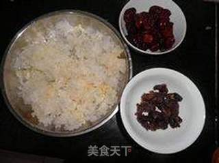 红枣桂圆银耳羹的做法步骤:2
