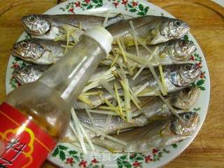 啤酒蒸黄花鱼的做法步骤:5