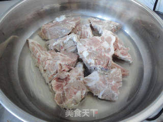 西瓜皮炖颈骨的做法步骤:6