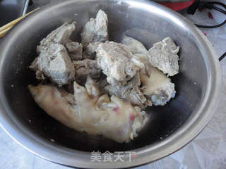 西瓜皮炖颈骨的做法步骤:7