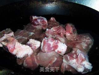红烧龙骨的做法步骤：1