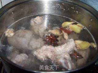 红烧龙骨的做法步骤：2