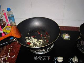 炒酸辣西瓜皮的做法步骤：3