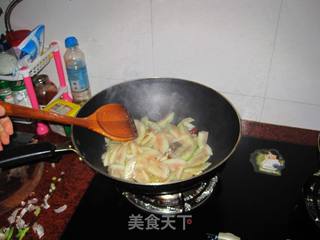 炒酸辣西瓜皮的做法步骤：4