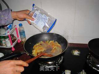 炒酸辣西瓜皮的做法步骤:7