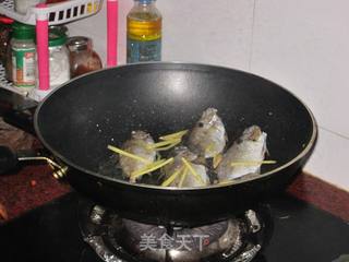 黄豆酱焖泥猛鱼的做法步骤:3