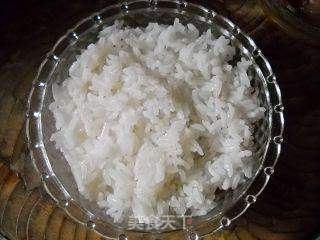 微波蒜香烤肉焗饭的做法步骤：1