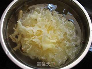 春天,那一款滋润又补钙的汤水---龙骨雪耳汤的做法步骤:2