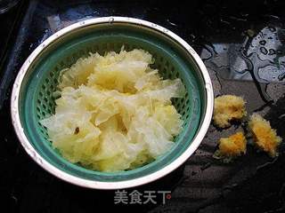 春天,那一款滋润又补钙的汤水---龙骨雪耳汤的做法步骤:3
