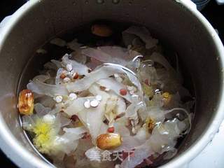 春天,那一款滋润又补钙的汤水---龙骨雪耳汤的做法步骤:6