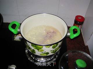 鲜美小鱼冬瓜汤的做法步骤：3
