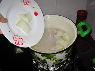 鲜美小鱼冬瓜汤的做法步骤：4