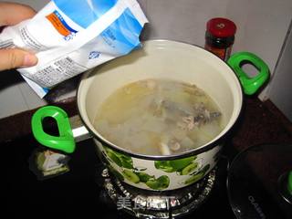 鲜美小鱼冬瓜汤的做法步骤：6