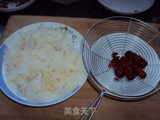 银耳红枣糖水的做法步骤：2