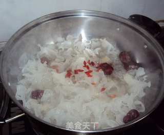 银耳红枣糖水的做法步骤：4