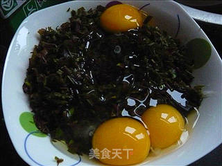 香椿芽煎鸡蛋的做法步骤：3