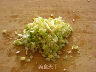 荠菜猪肉小笼包的做法步骤:2
