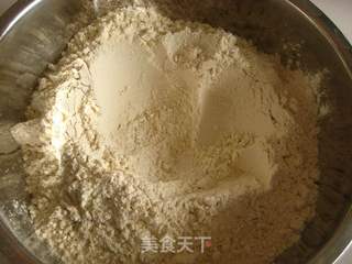 荠菜猪肉小笼包的做法步骤:7