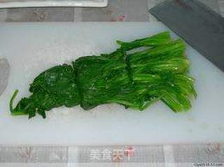 菠菜炒蟹棒的做法步骤:4