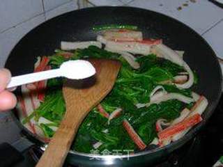 菠菜炒蟹棒的做法步骤：11