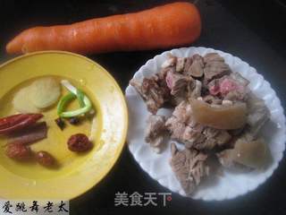 胡萝卜烧羊肉的做法步骤：1