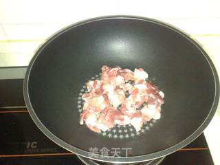 【平淡的幸福】猪肉葱爆海参的做法步骤：2