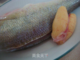 清蒸笋鲈鱼的做法步骤:2