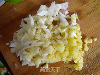 菜薹炒鸡肉的做法步骤：2
