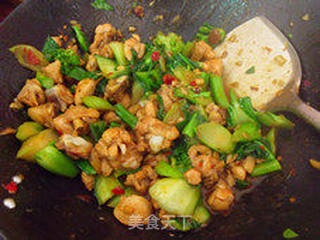 菜薹炒鸡肉的做法步骤：8